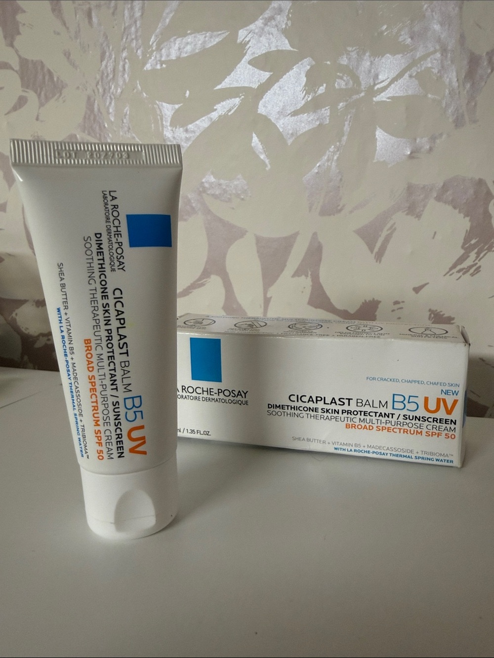 La Roche-Posay Cicaplast Balm B5 UV Broad Spectrum SPF 50 - White